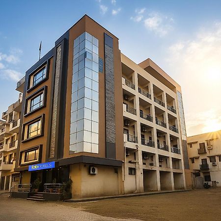 Fabhotel The Diamond Газиабад Экстерьер фото
