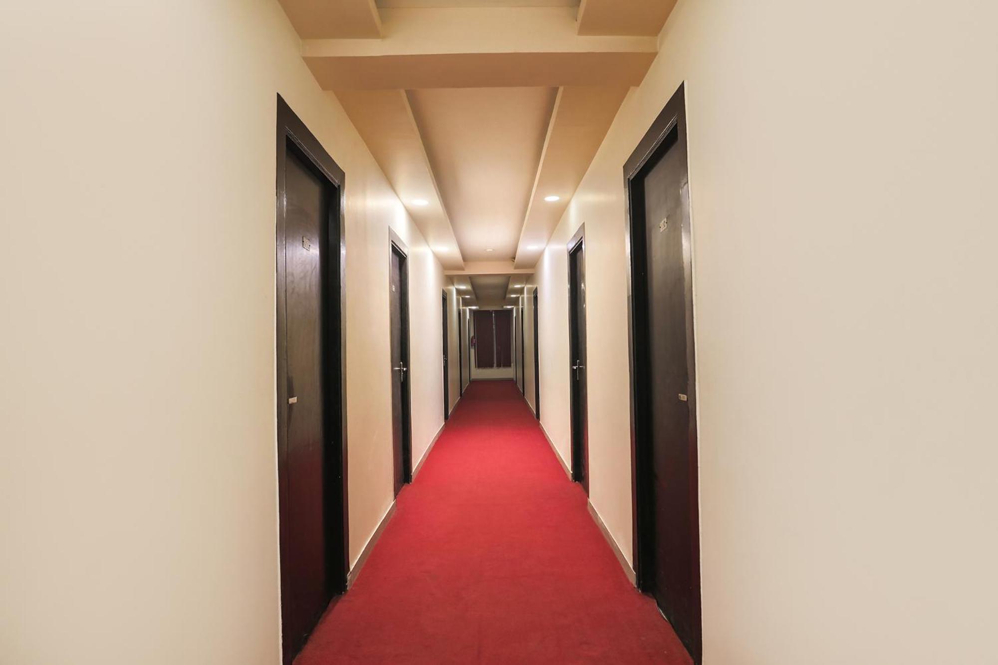 Fabhotel The Diamond Газиабад Экстерьер фото