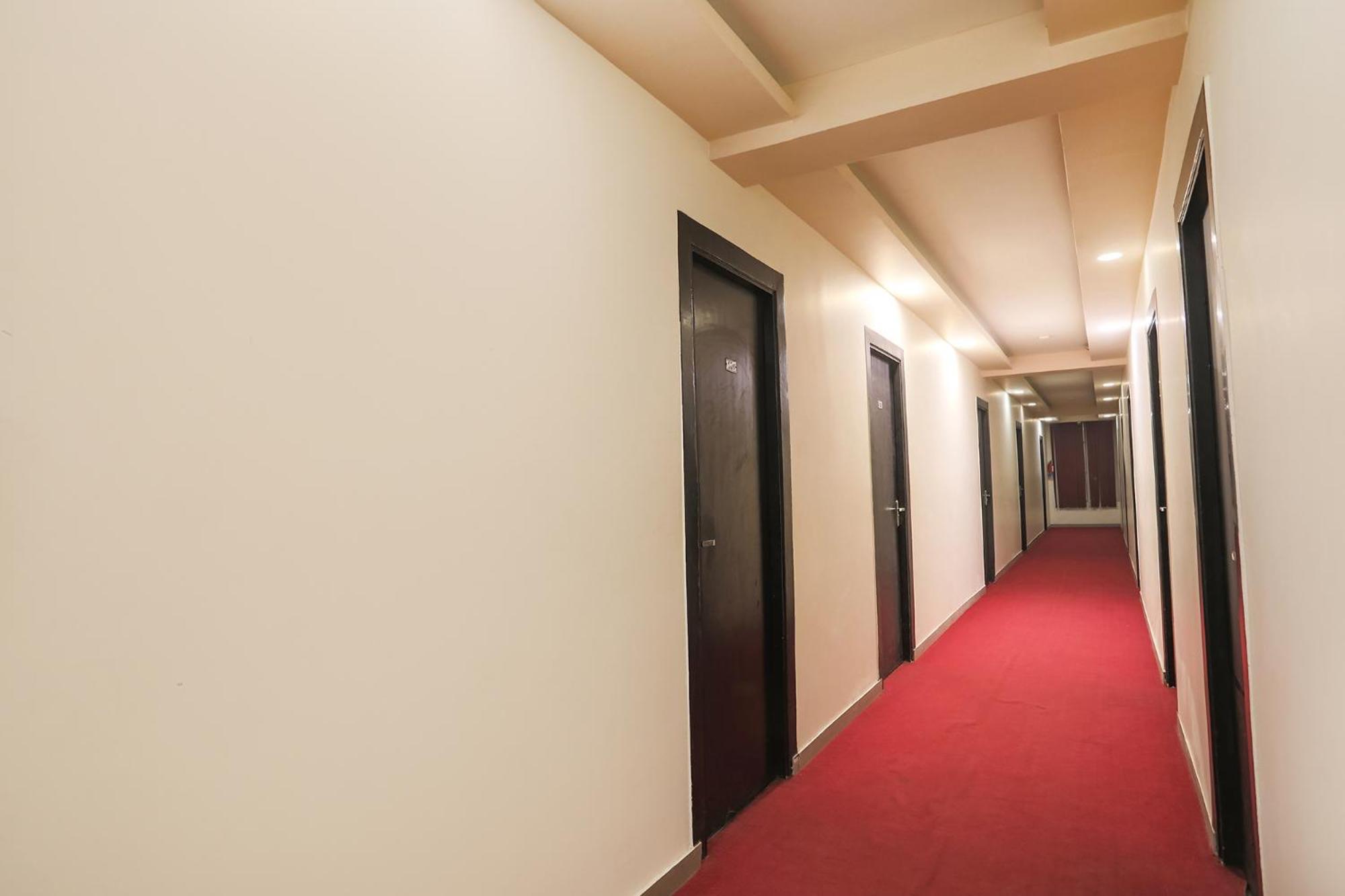 Fabhotel The Diamond Газиабад Экстерьер фото